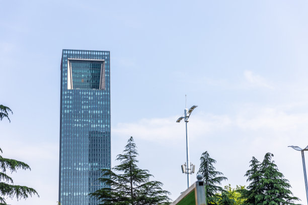 办公楼，低角度视野图片下载