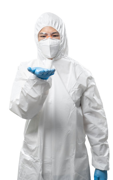 工人穿着医用防护服或白色工作服手伸在白色上隔离图片下载