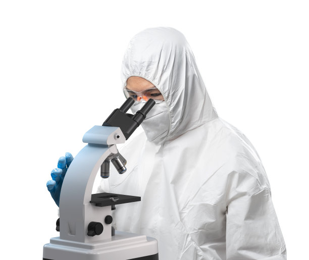 工作人员穿着医用防护服或白色工作服，通过隔离在白色上的显微镜观察图片下载