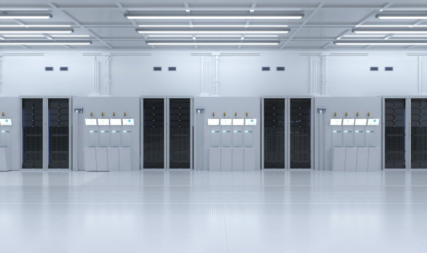 白色未来半导体制造工厂或实验室内部与机器和计算机屏幕图片下载