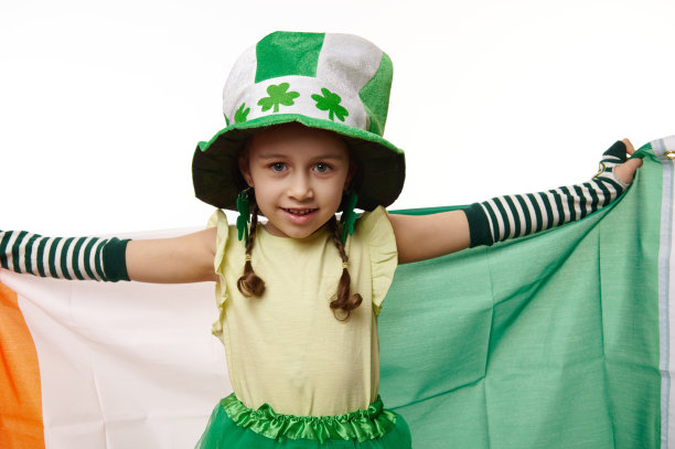 庆祝圣帕特里克节的孩子的肖像图片下载