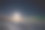 覆盖着冰的海岸，星空下的月亮和北极光。图片下载