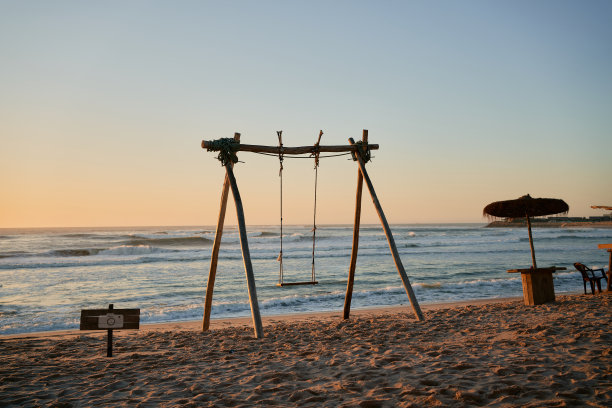 夕阳荡秋千图片下载