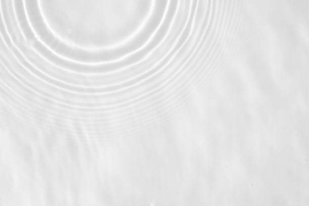 抽象的白色透明水影表面纹理自然波纹背景图片下载
