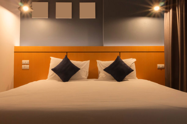 晚上打扫最小的卧室图片下载