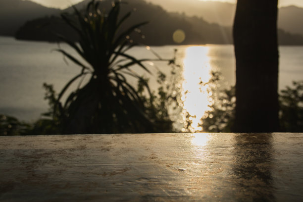 湖与日落图片下载