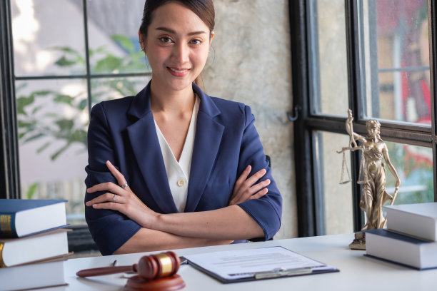 法律、咨询、协议、合同律师就诉讼事项提供咨询意见，并作为律师签署合同，为客户接受投诉。概念的律师。图片下载