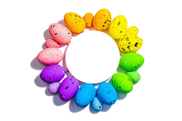 复活节彩蛋构图以圆形支架，孤立在白色背景上。传统节日符号图片下载