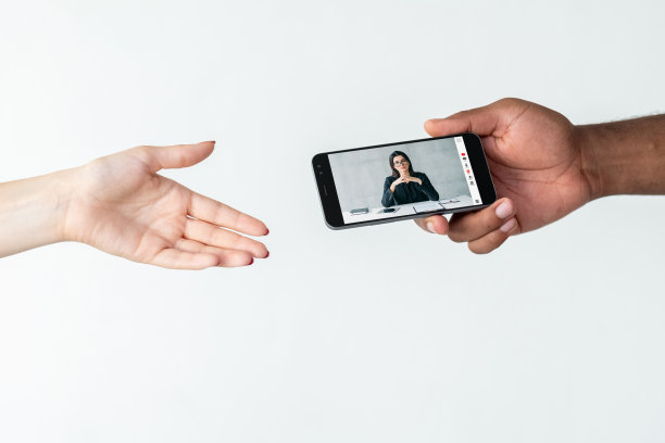 视频会议在线辅导电话商务女图片下载