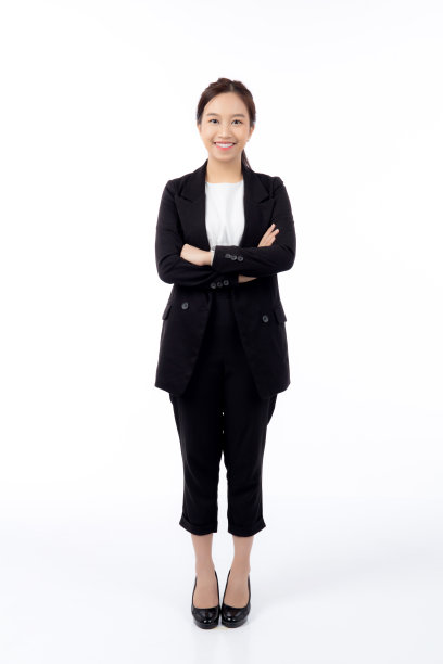 肖像美丽的女商人在西装与双臂交叉站在白色背景隔离，年轻的亚洲女商人是经理或执行微笑与自信是积极和成功。图片下载