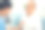 富有爱心的年轻女医生正在检查她心满意足的老年病人。图片下载