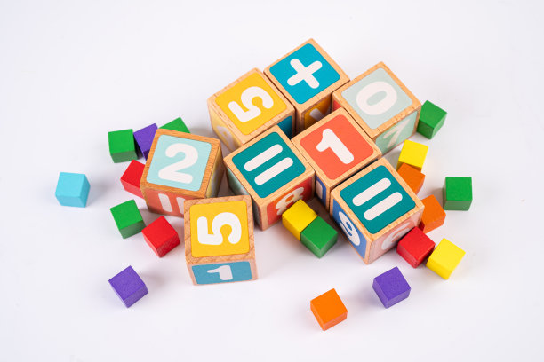 数学数字彩色白底，教育研究数学学习教学理念。图片下载