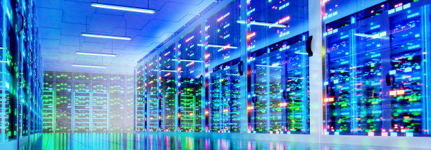 大现代服务器室、数据中心或采矿农场内部的全景，有美丽的霓虹灯反射。三维渲染图图片下载