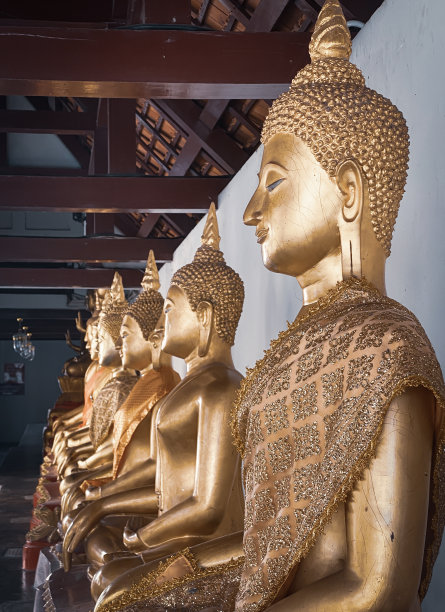 喷泉佛像是一尊美丽的泰式雕像建筑在笏寺，佛像被认为是佛教的象征。它是世界各地佛教徒的聚集地。图片下载