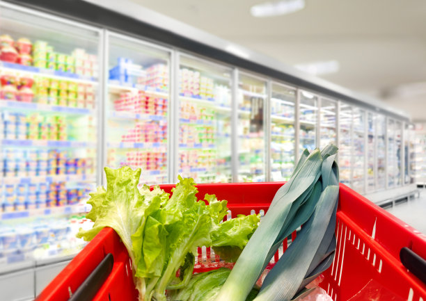 空空如也的超市，冰箱里的冷冻食品图片下载