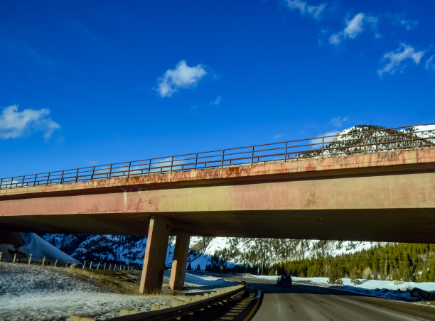 冬季山路图片下载