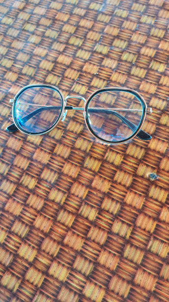 眼镜图片下载