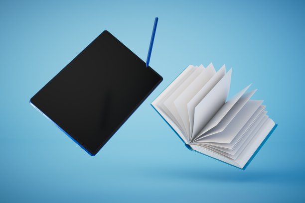 在线学习的概念。平板电脑旁边有一本打开的书，蓝色背景上有一支触控笔。三维渲染图片下载