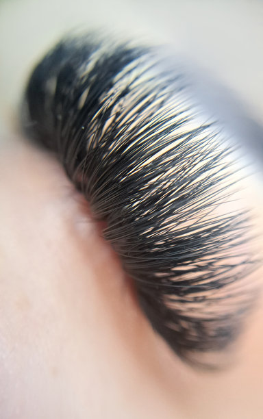 近距离的睫毛延伸在美容院微距眼，图片下载