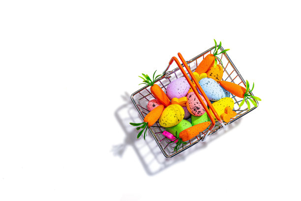 复活节促销概念。购物篮与节日的象征-兔子，蛋，鸟，传统的装饰图片下载