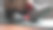 特写男人在家里锻炼图片下载