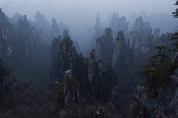 湖南省张家界国家森林公园的天子山图片下载