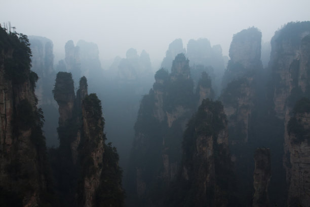 湖南省张家界国家森林公园的天子山图片下载