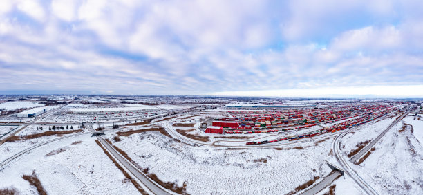 加拿大克莱因堡的加拿大太平洋CP铁路沃恩联运码头图片下载