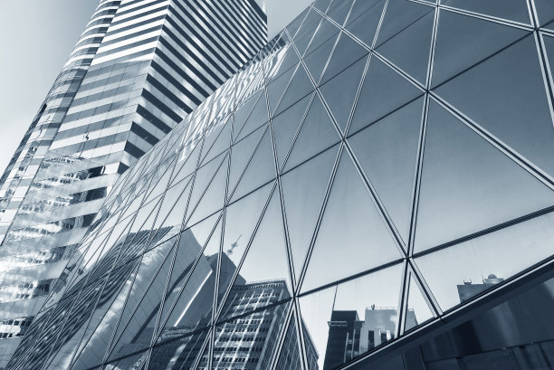 城市天际线在现代写字楼上的体现图片下载