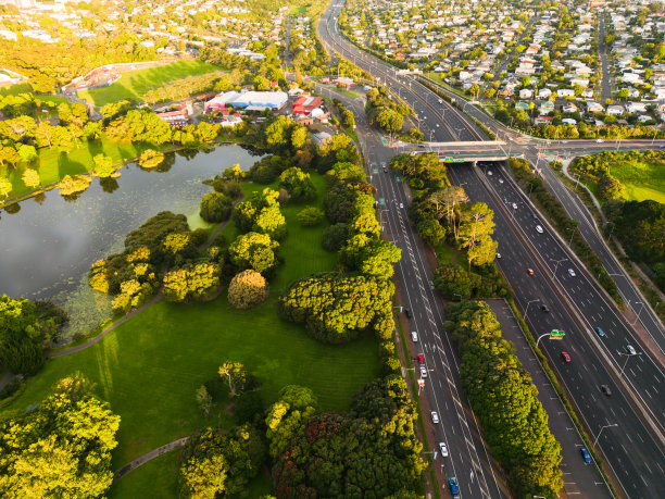 公路上的车辆交通。图片下载