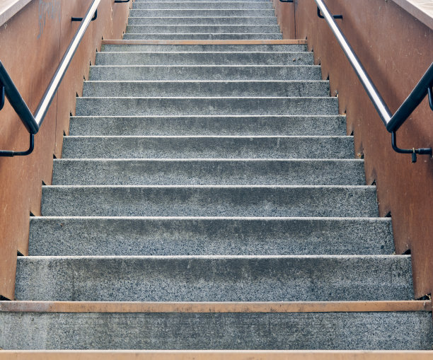 楼梯。阶梯上山。图片下载