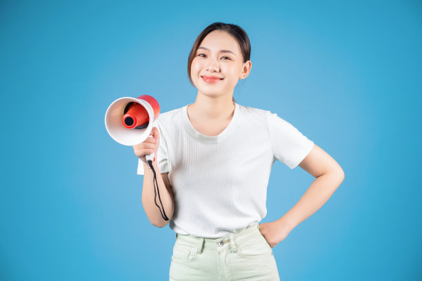 年轻亚洲女性形象，宣告概念图片下载