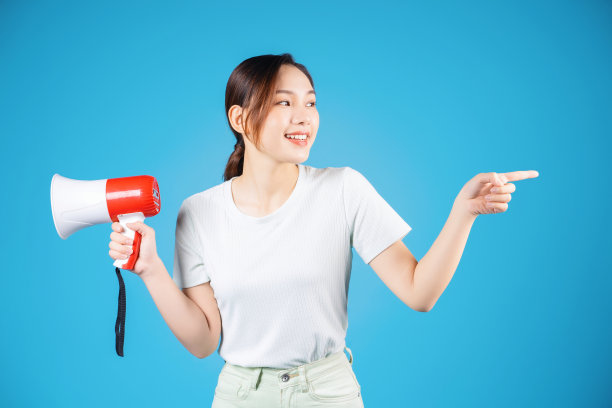 年轻亚洲女性形象，宣告概念图片下载