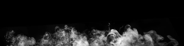 蒸汽，烟雾，气体的全景隔离在黑色背景上。旋转，扭动烟雾覆盖在你的照片。烟雾缭绕的旗帜图片下载