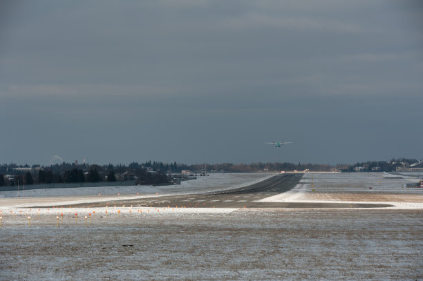 飞机起飞时图片下载