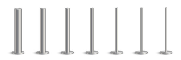 三维金属杆标志的基础矢量插图集。现实的灰色钢，铁或铬柱抛光表面，垂直不同直径的圆柱形管支架板或旗帜图片下载
