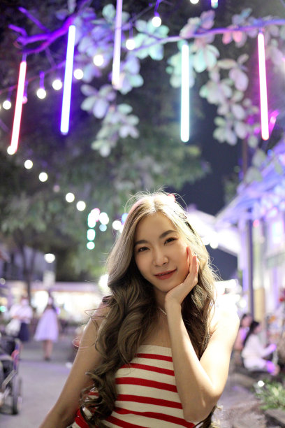 夜市女孩图片下载