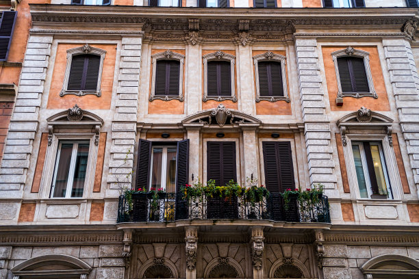 罗马巷子里的建筑图片下载