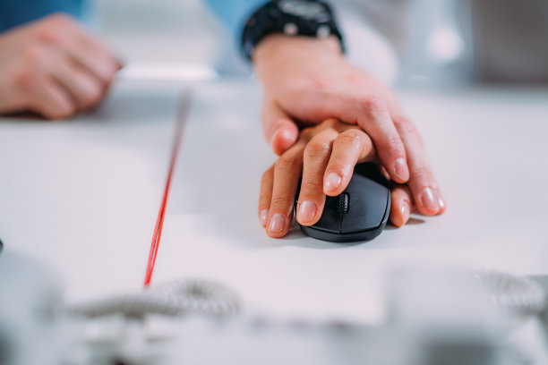 职场恋情图片下载