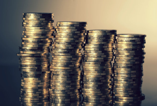 硬币堆成一堆钱图片下载