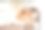 健康的年轻女子穿着睡衣躺在床上在卧室图片下载