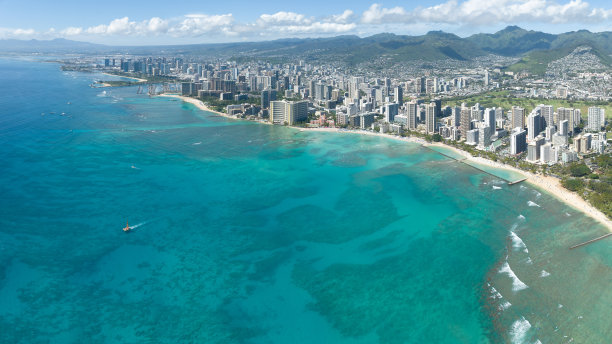 檀香山，蓝天白云图片下载