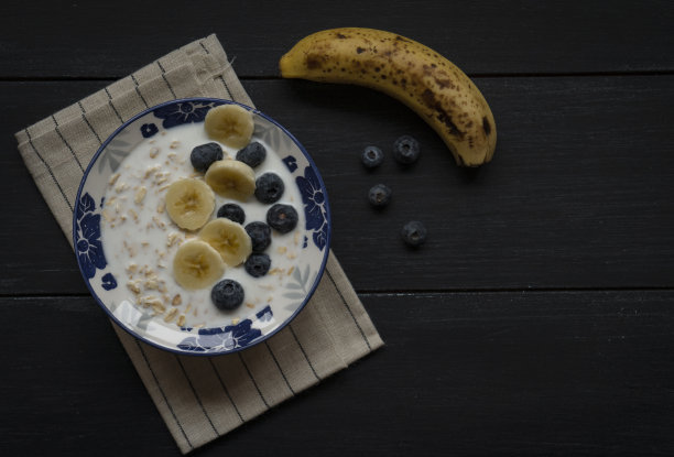 燕麦配香蕉，蓝莓图片下载