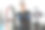 在修理厂远程修理自行车的男博主图片下载