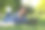 微笑的中东女学生在草坪上放松笔记本电脑和手机图片下载