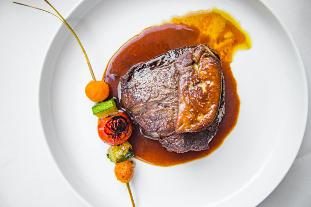 鹅肝酱烤罗西尼牛排图片下载