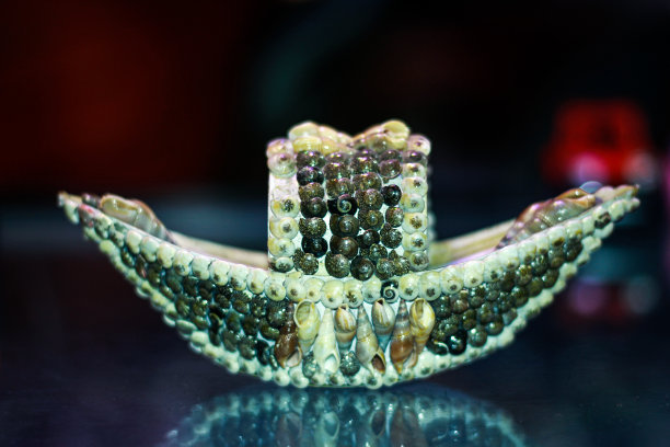 艺术家制作的玉米棒特写。图片下载