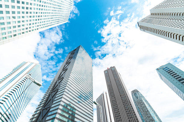 高楼大厦和蓝天——日本东京新宿图片下载