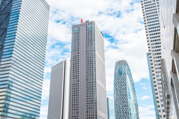 高楼大厦和蓝天——日本东京新宿图片下载