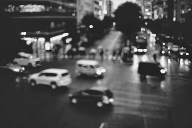 夜间道路和交通图像图片下载